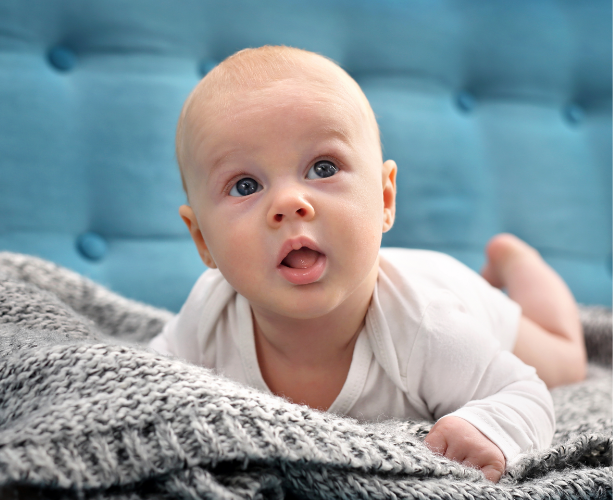 Ziņkārīgs bērns.